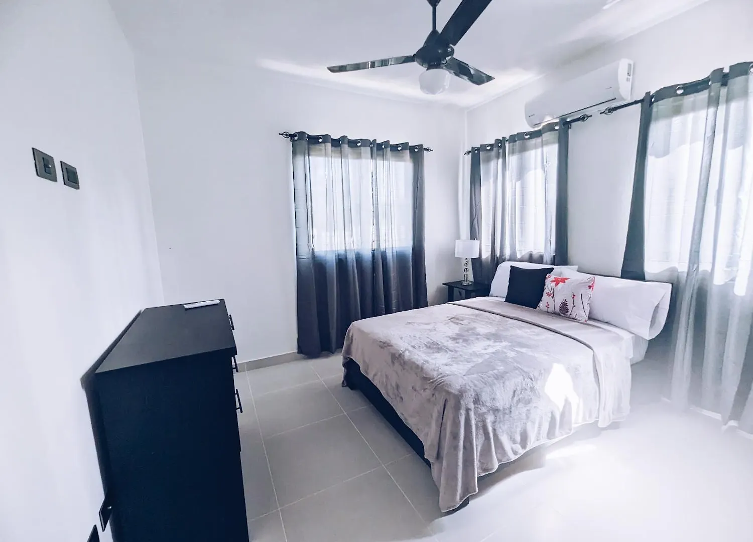 Modern Penthouse With Private Rooftop, Free Parking & Wifi 普拉塔港 0*,