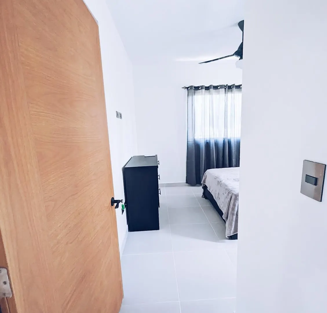 Modern Penthouse With Private Rooftop, Free Parking & Wifi 普拉塔港