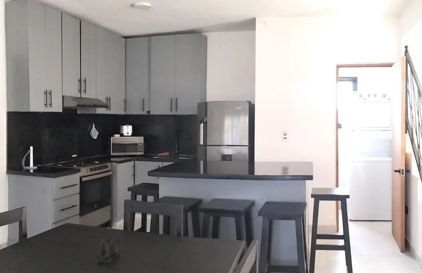 Modern Penthouse With Private Rooftop, Free Parking & Wifi 普拉塔港