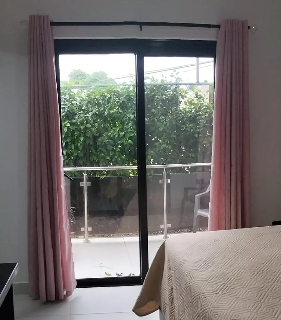 Modern Penthouse With Private Rooftop, Free Parking & Wifi 普拉塔港