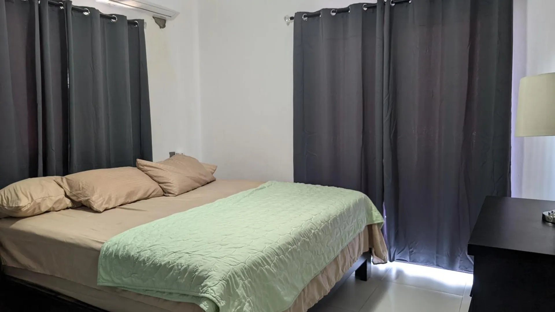 Modern Penthouse With Private Rooftop, Free Parking & Wifi 普拉塔港 0*,